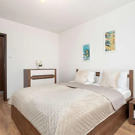 Family In Center With Air Conditioning And View By Renters Appartement Rzeszów