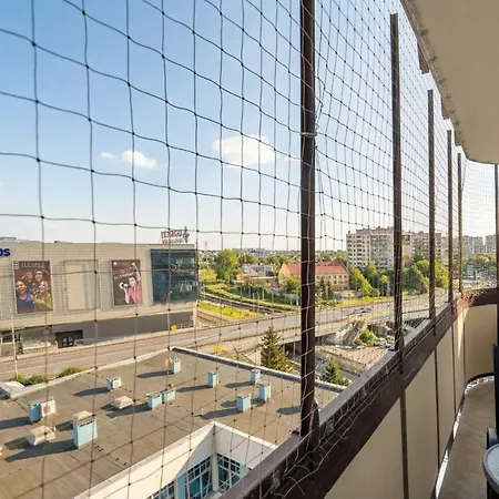 Family In Center With Air Conditioning And View By Renters Appartement