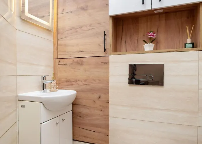 Family In Center With Air Conditioning And View By Renters Rzeszów